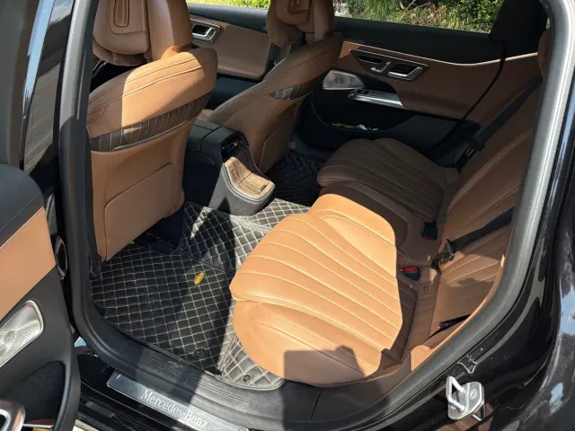 Mercedes-Benz E-Class — Фото автомобиля 5