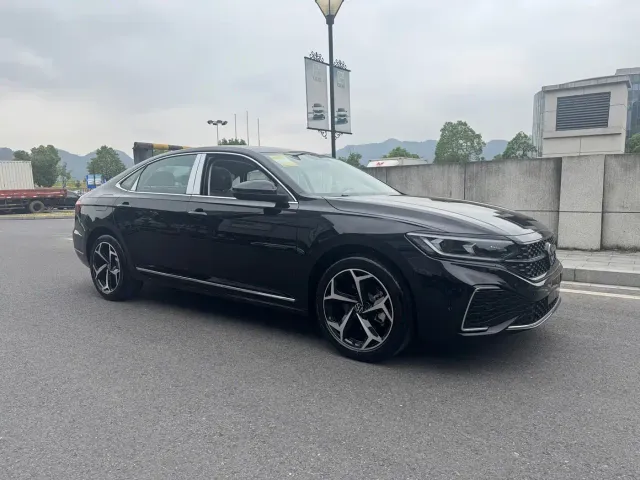 Volkswagen Passat — Фото автомобиля 4