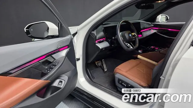 BMW 5-Series 5 серия (G60) 530i xDrive M Sport — Фото автомобиля 9