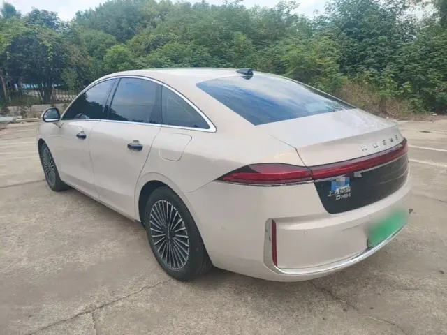 Roewe M7 DMH — Фото автомобиля 4