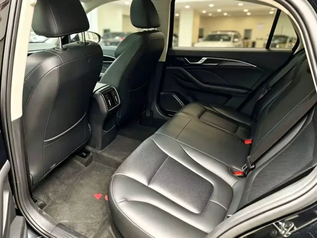 Bestune B70 — Фото автомобиля 6