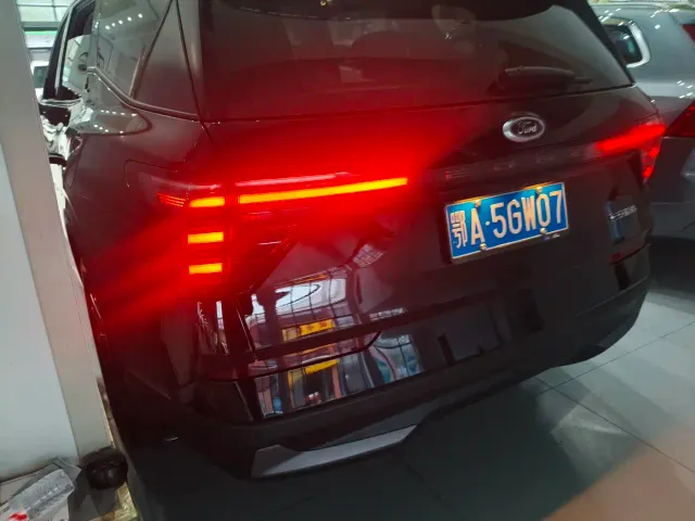 Ford Edge — Фото автомобиля 13