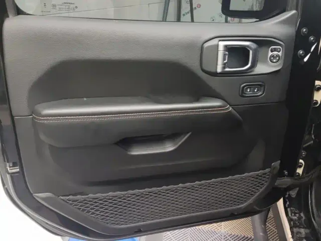 Jeep Wrangler — Фото автомобиля 7