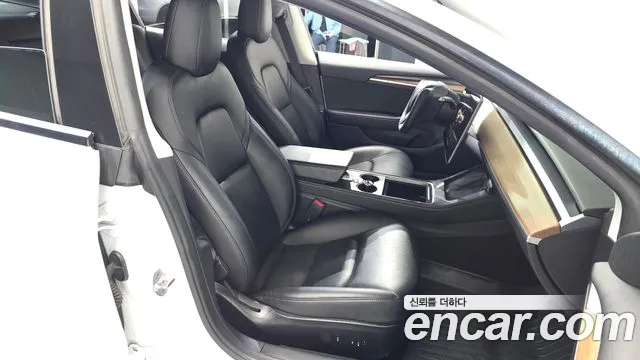 Tesla Model 3 — Фото автомобиля 16