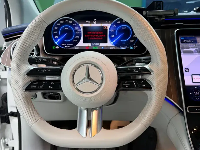 Mercedes-Benz EQE SUV — Фото автомобиля 11