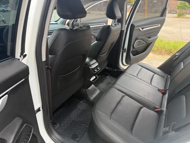 Geely Emgrand — Фото автомобиля 18