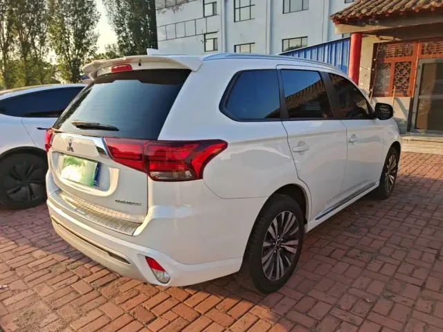 Mitsubishi Outlander — Фото автомобиля 6