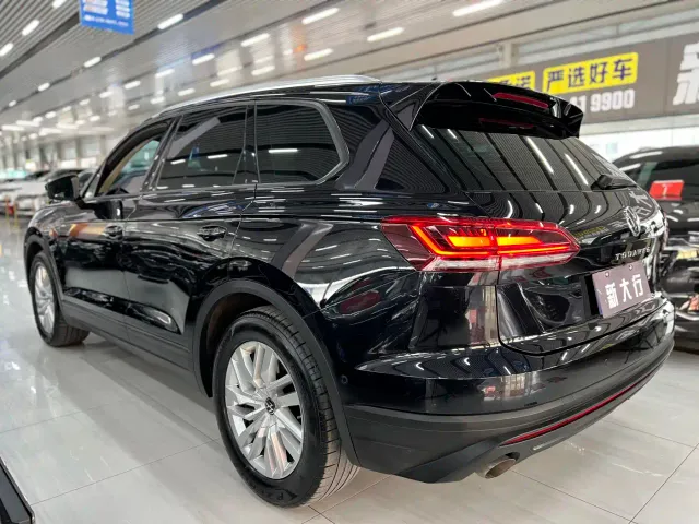 Volkswagen Touareg — Фото автомобиля 9