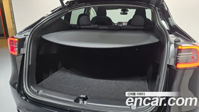 Tesla Model Y — Фото автомобиля 23