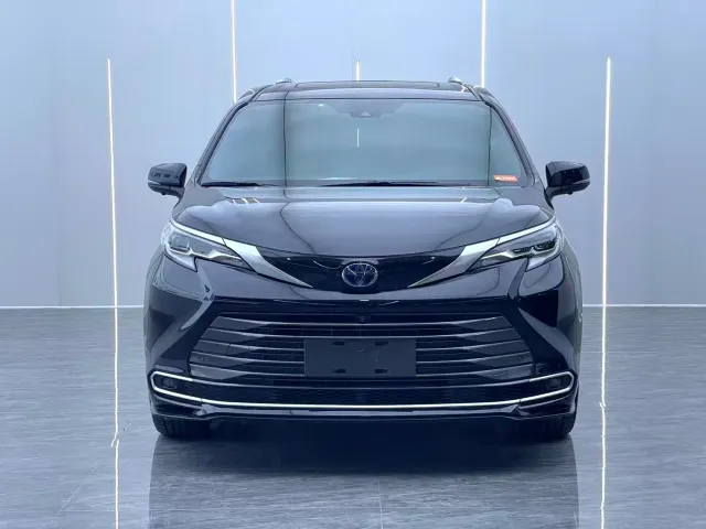 Toyota Sienna — Фото автомобиля 2