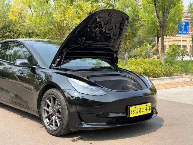 Tesla Model 3 — Фото автомобиля 17
