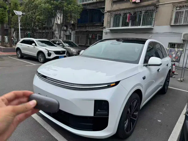 Фотография автомобиля — Li Auto L6