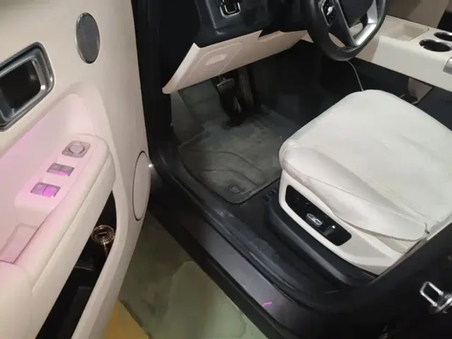 Li Auto L8 — Фото автомобиля 15