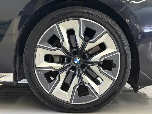 BMW 7 Series — Фото автомобиля 19