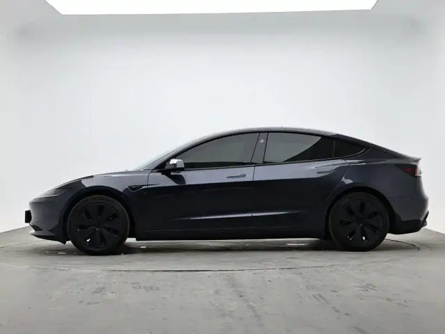 Tesla Model 3 — Фото автомобиля 6