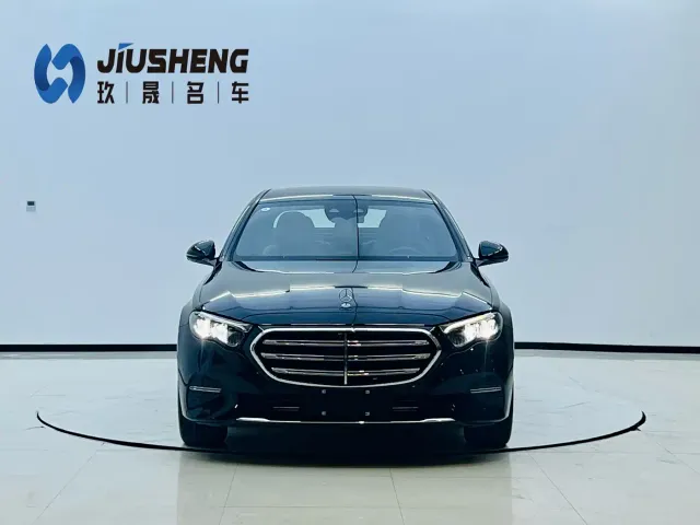 Mercedes-Benz E-Class — Фото автомобиля 16