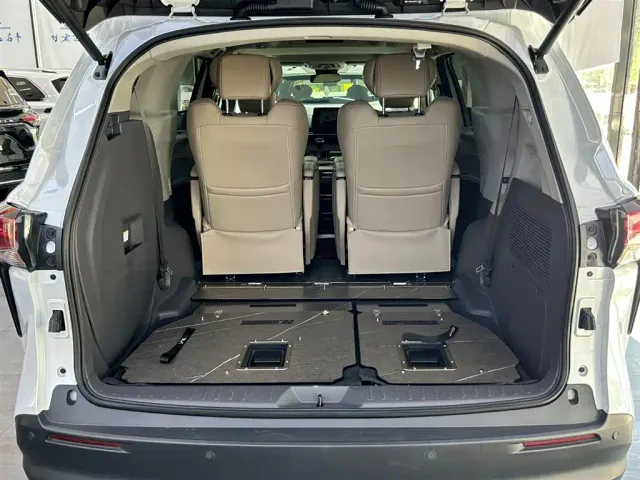 Toyota Toyota Sienna 2023 2.5L Hybrid Comfort Edition — Фото автомобиля 13
