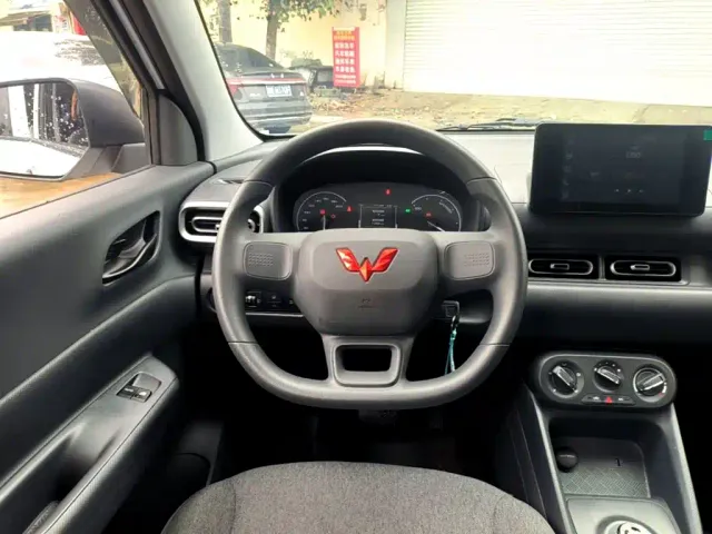 Wuling Hongguang — Фото автомобиля 10