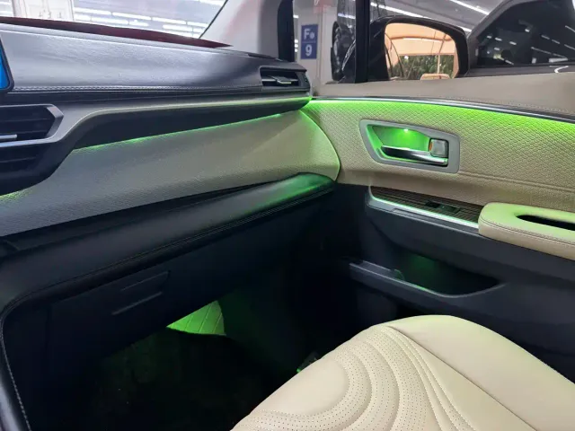 Toyota Sienna — Фото автомобиля 8