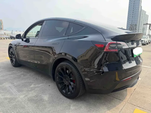 Tesla Model Y — Фото автомобиля 8