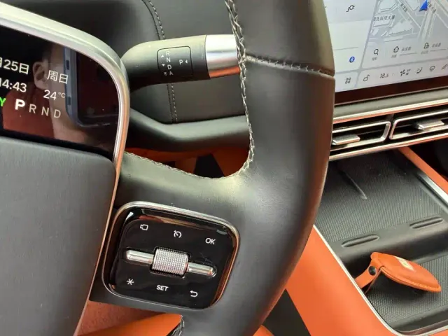 Li Auto L9 — Фото автомобиля 10