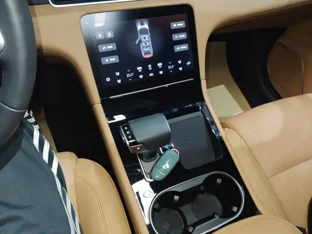 Li Auto ONE — Фото автомобиля 13