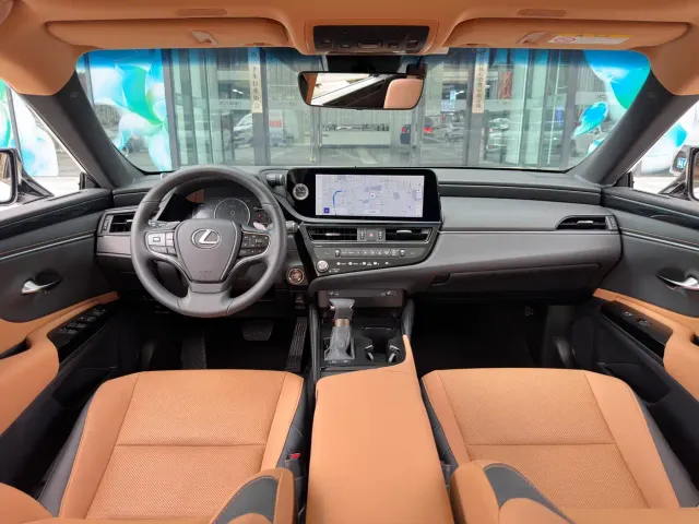 Lexus ES — Фото автомобиля 14