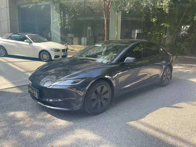 Фотография автомобиля — Tesla Model 3