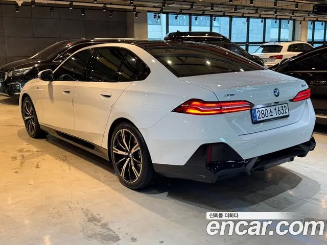 BMW 5-Series 5 серия (G60) 530i xDrive M Sport — Фото автомобиля 14