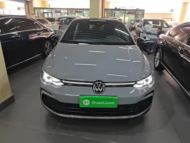 Volkswagen Golf — Фото автомобиля 2