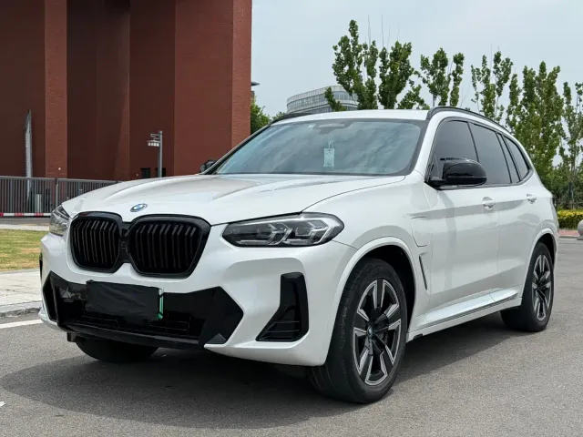 BMW iX3 — Фото автомобиля 2