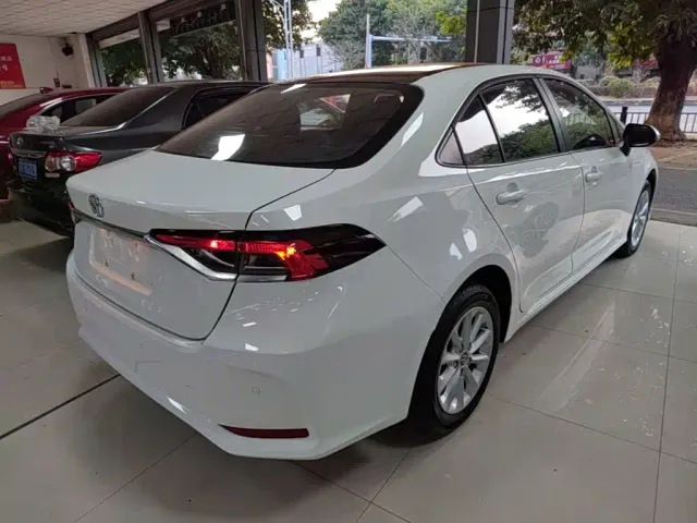 Toyota Corolla — Фото автомобиля 6