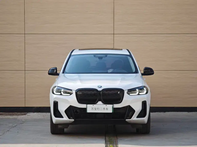 BMW iX3 — Фото автомобиля 3