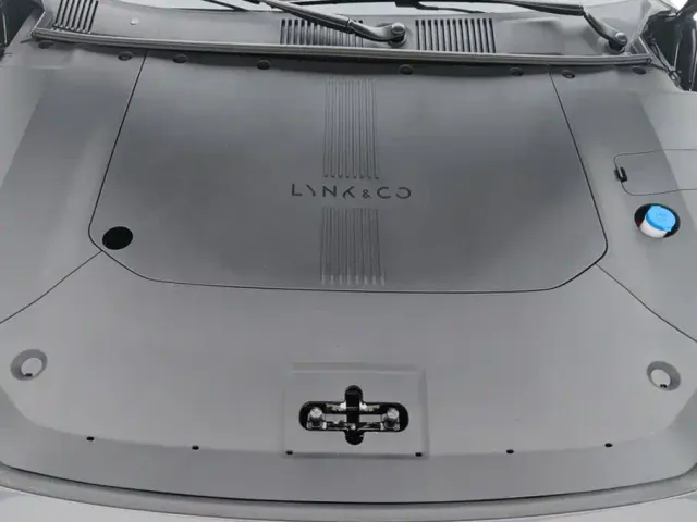 Lynk & Co Z10 — Фото автомобиля 10
