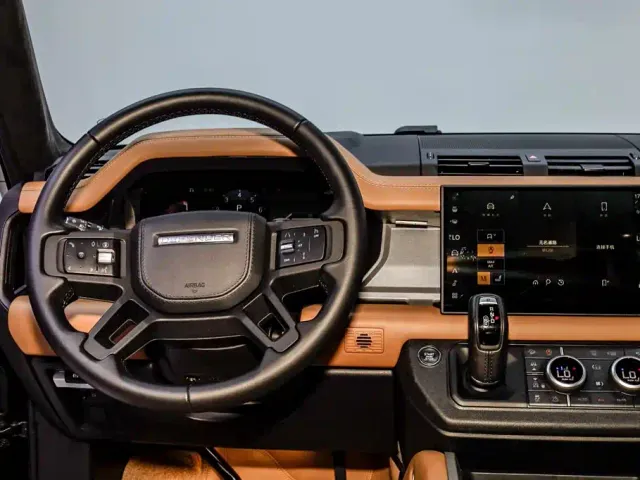 Land Rover Land Rover Defender 2025 110 3.0T P400 Dark Special Edition — Фото автомобиля 25