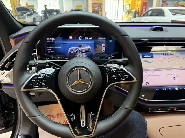 Mercedes-Benz E-Class — Фото автомобиля 5