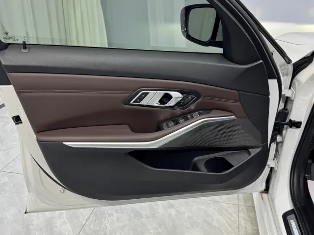 BMW 3 Series — Фото автомобиля 10