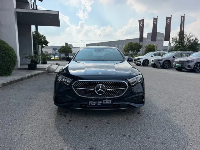 Mercedes-Benz E-Class — Фото автомобиля 2