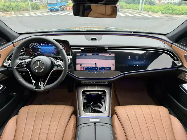 Mercedes-Benz E-Class — Фото автомобиля 5