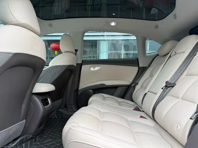 IM Motors LS6 — Фото автомобиля 10