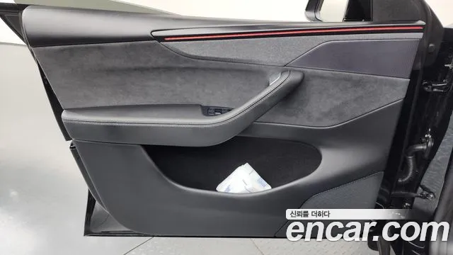 Tesla Model Y — Фото автомобиля 24