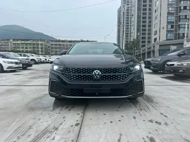 Volkswagen Passat — Фото автомобиля 2