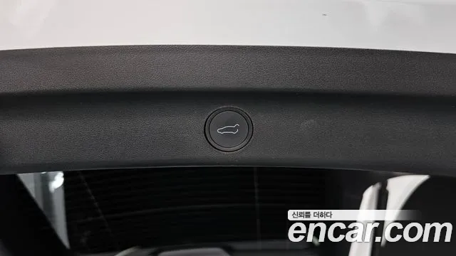 Tesla Model Y — Фото автомобиля 20