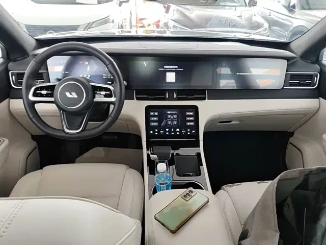 Li Auto ONE — Фото автомобиля 9