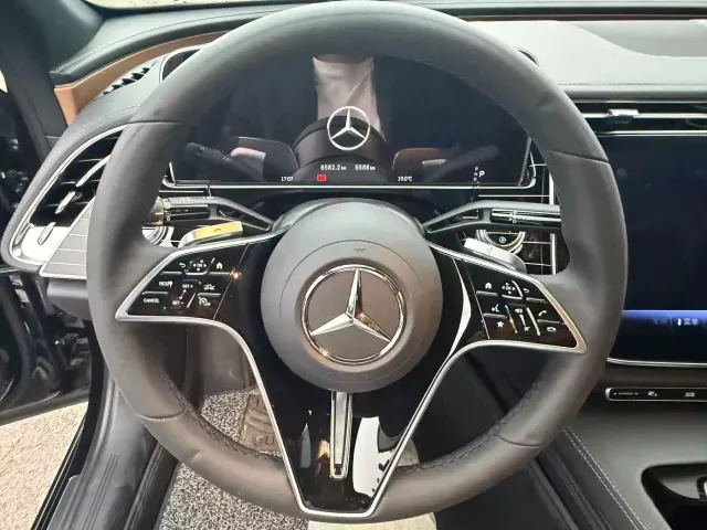 Mercedes-Benz E-Class — Фото автомобиля 4