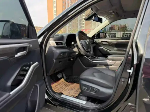 Toyota Highlander — Фото автомобиля 4