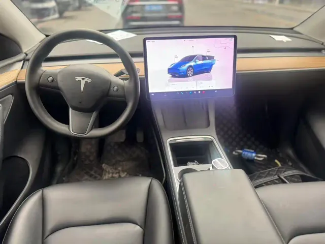 Tesla Model Y — Фото автомобиля 4
