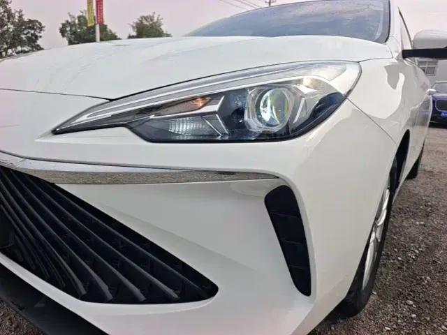 Roewe i5 — Фото автомобиля 23