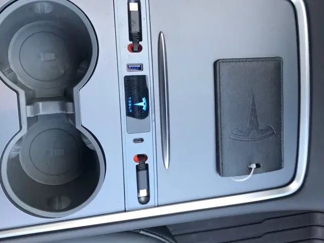 Tesla Model Y — Фото автомобиля 10