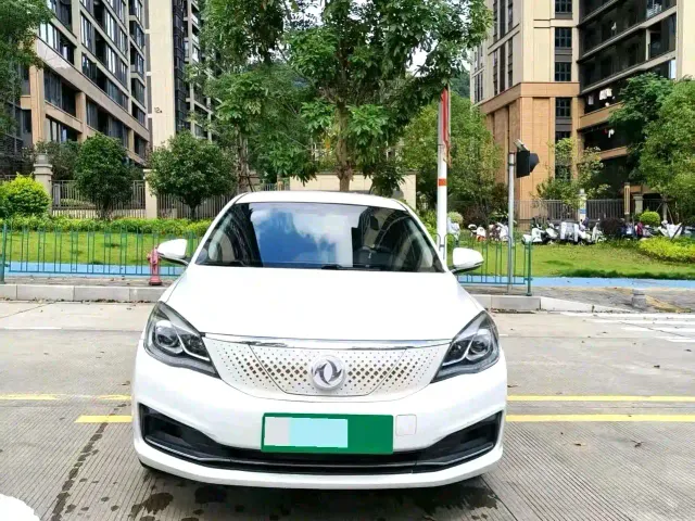 Dongfeng Fengshen E70 — Фото автомобиля 2